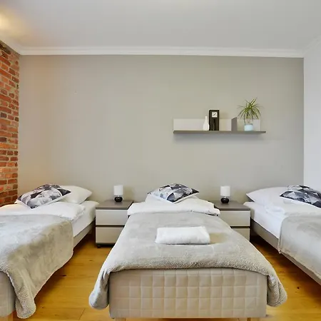 Apartament Brzozowa 15 *
